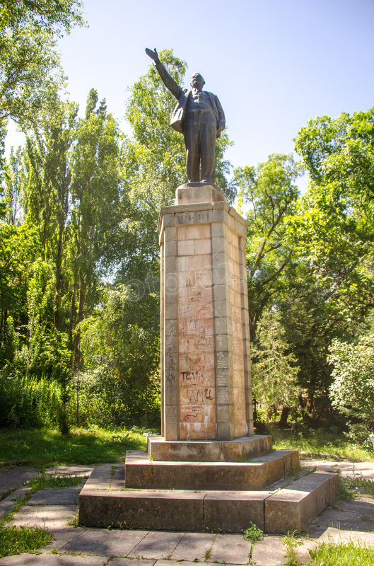 Памятник Ленину в санатории Ысык-Ата
