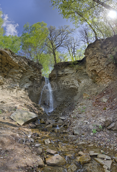 Водопад Шарлама близ озера Аслы-Куль